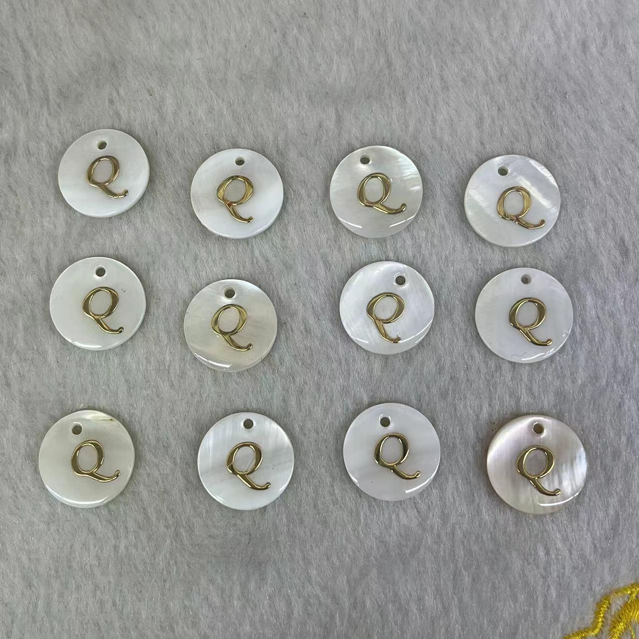 18:Letter Q (10 pieces per bag)