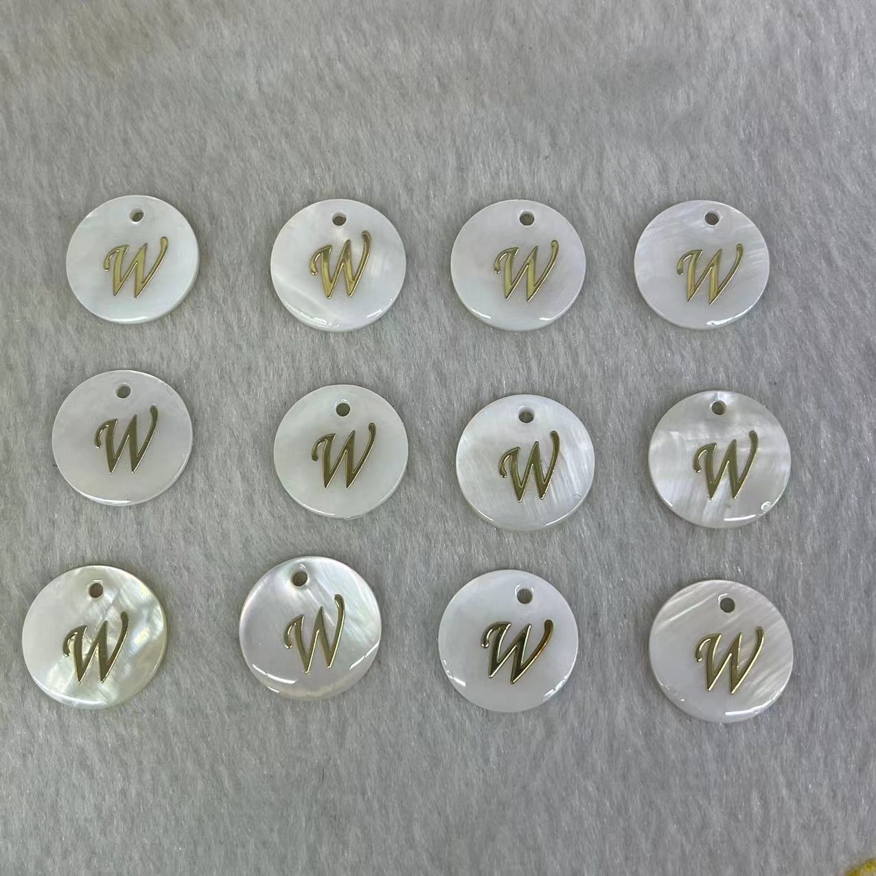 24:Letter W (10 pieces per bag)