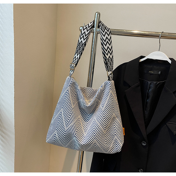 Blue without pendant