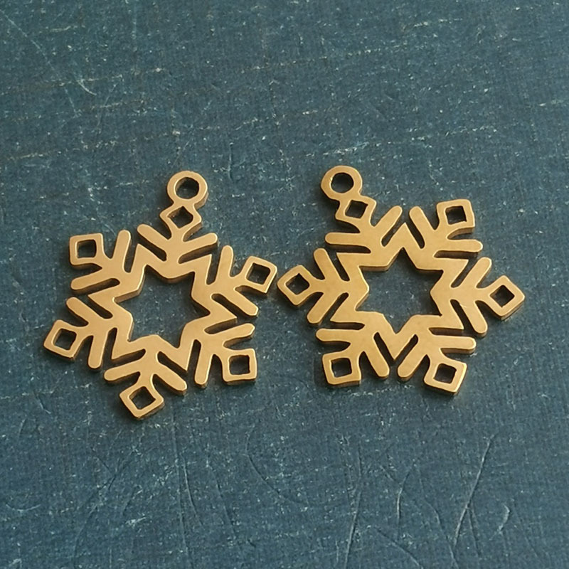 2:Gold pendant (774)