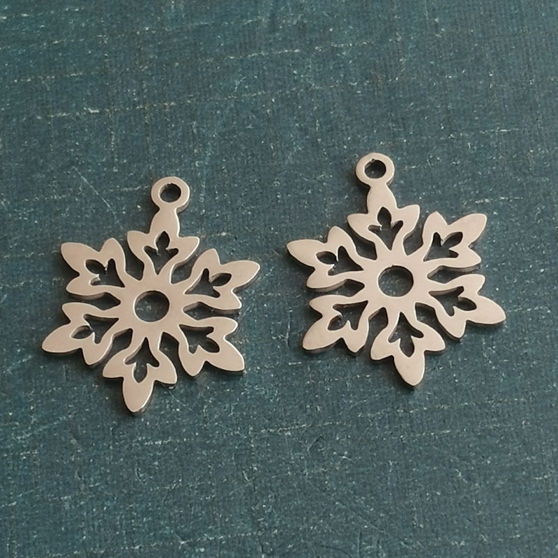 1:Silver pendant (775)