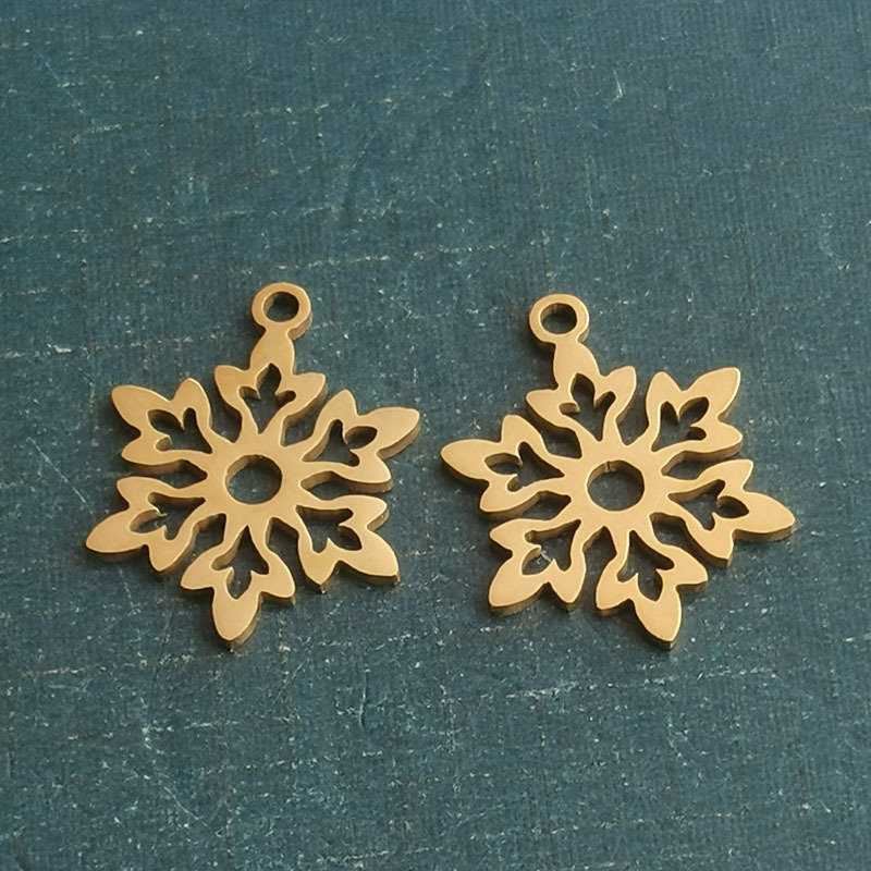 2:Gold pendant (775)