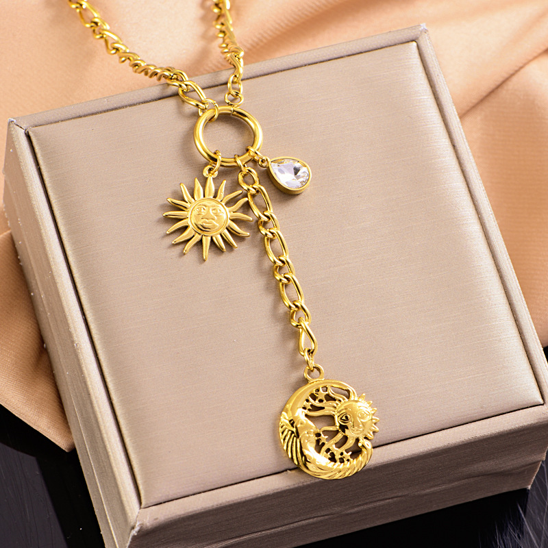 3:Moon embrace the sun