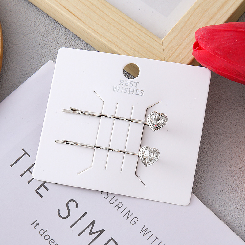 4:A pair of white hearts