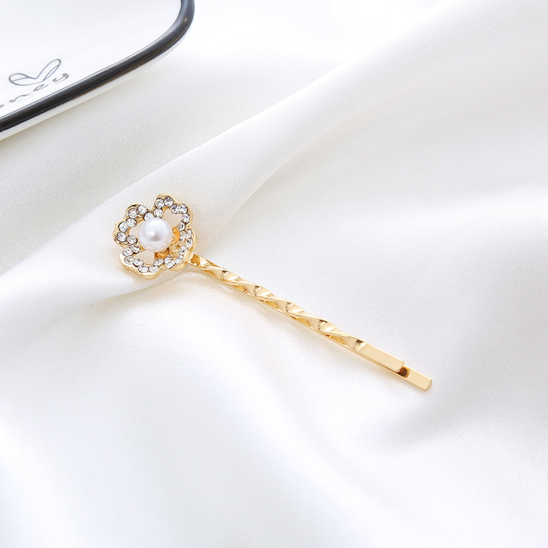 2:Four-leaf clover clip