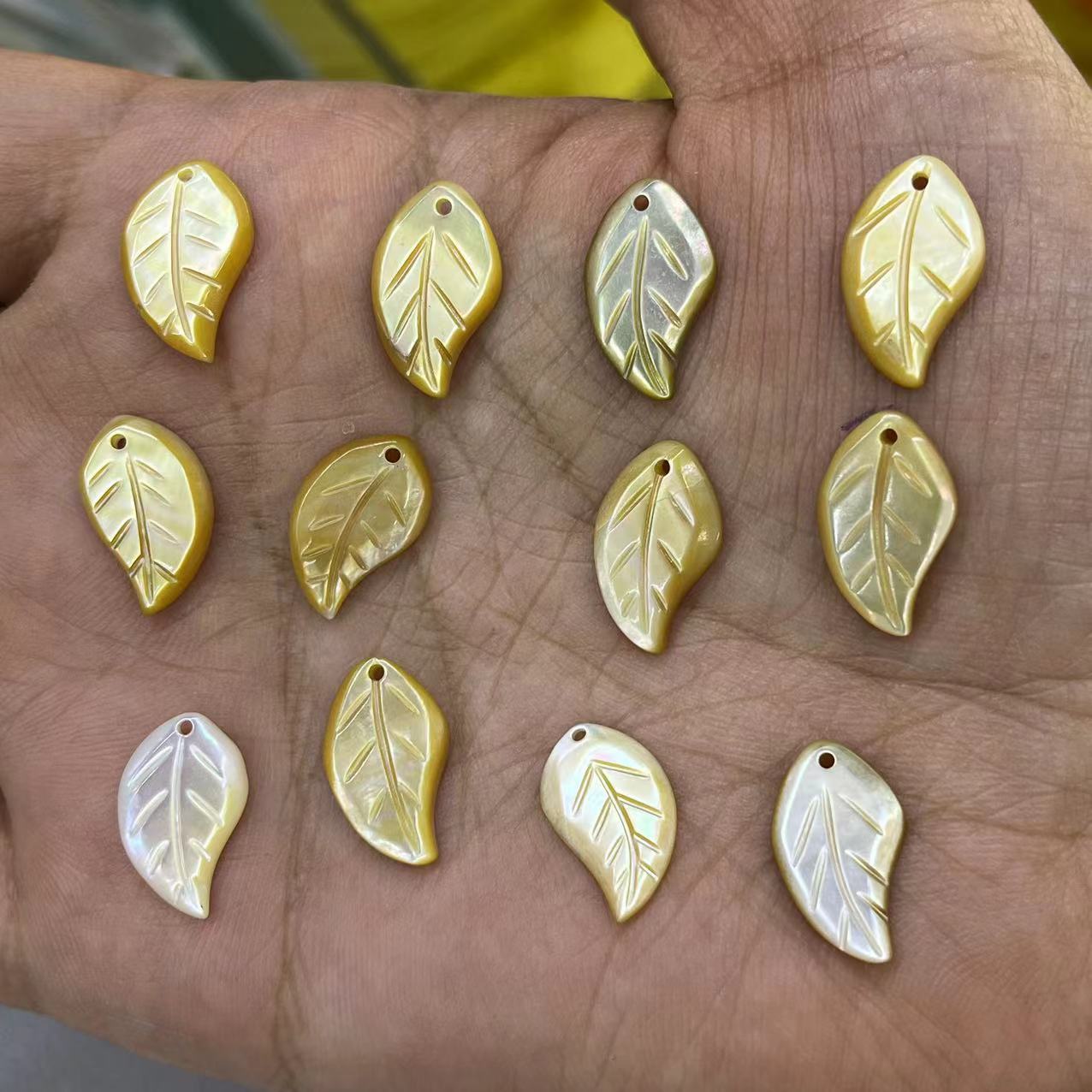 Yellow shell leaves 10*16MM