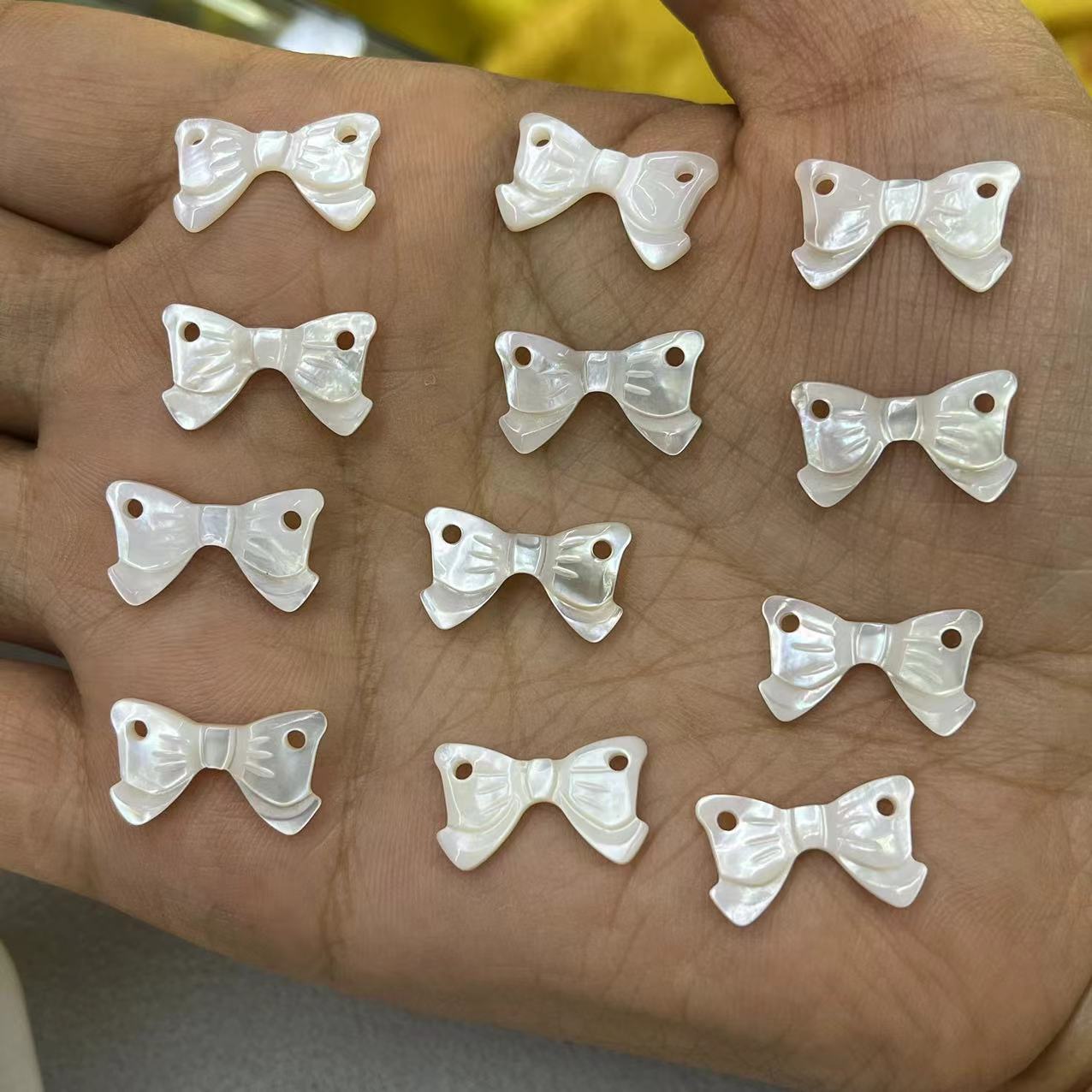 White shell bow 10*18MM