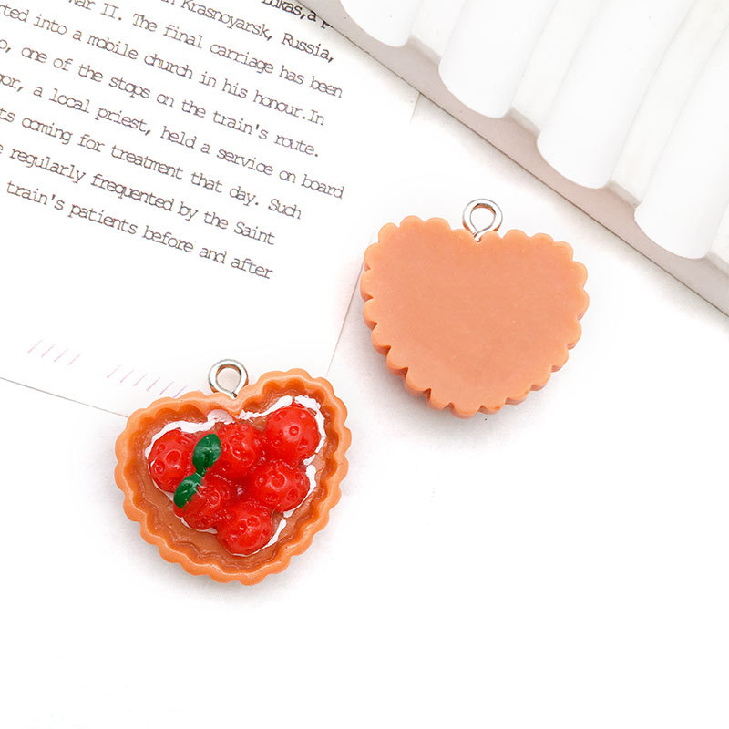 10:1 strawberry cream cake 21x22mm-17084