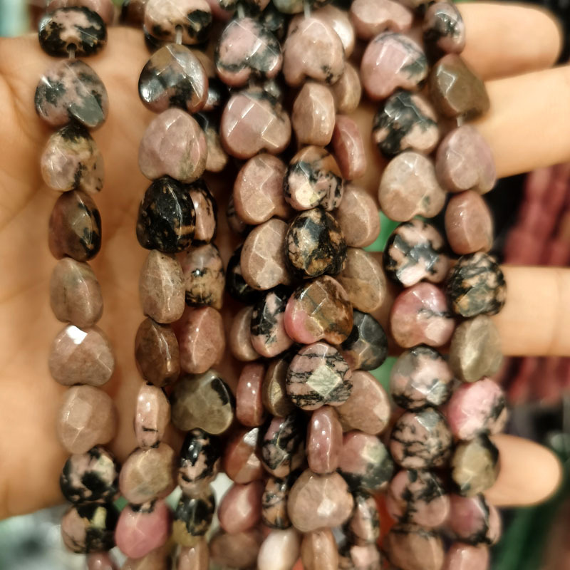 12:Black line red lines