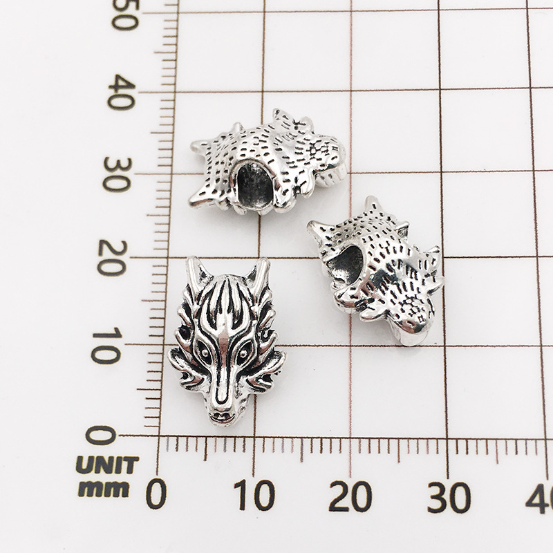 3:10113-antique silver wolf head 12x17-4mm