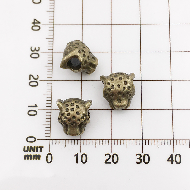 21:10114-antique  Bronze Leopard Head-10x12-4mm