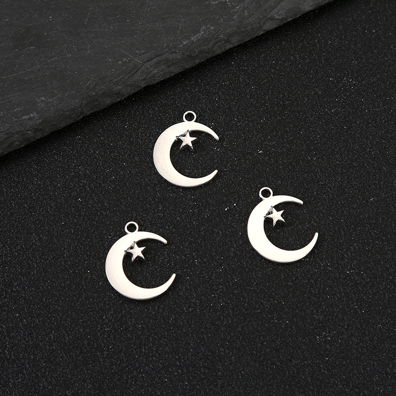 1:Crescent moon (about length: 2cm width: 1.6cm thickness: 0.2cm)