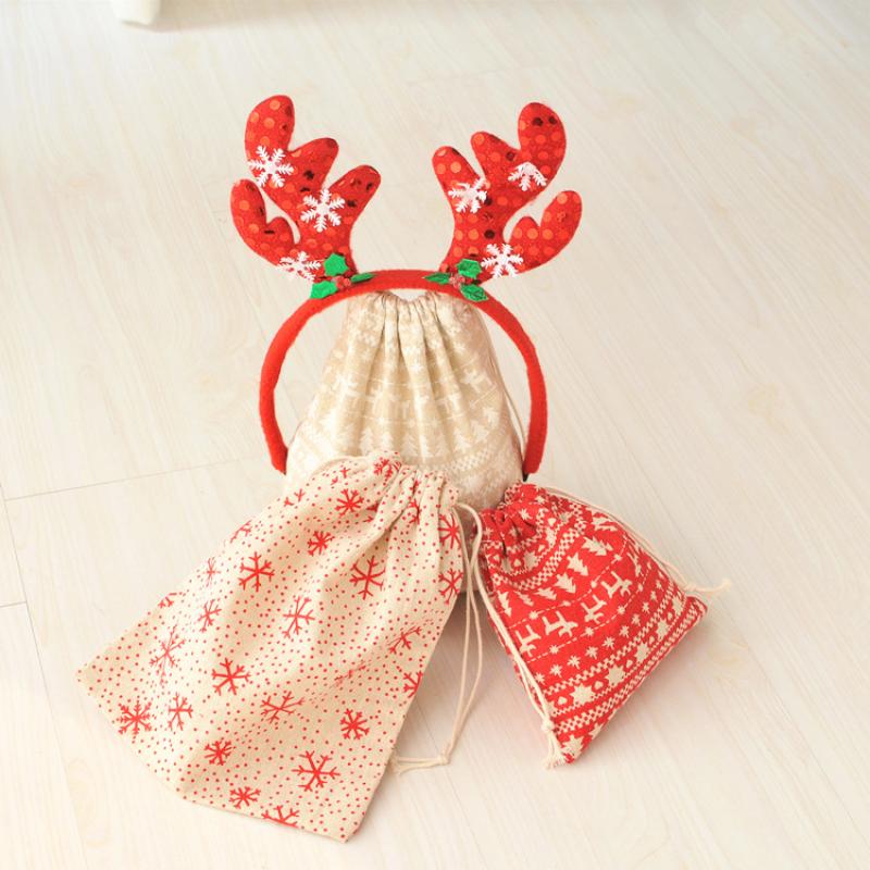 8 Three-piece set with red snowflake on white back