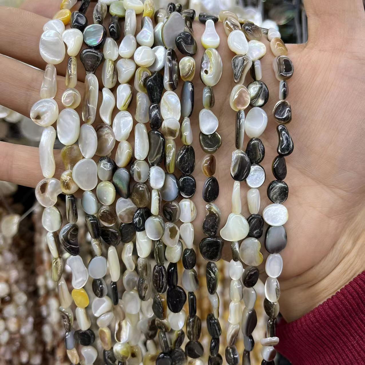 4:Black shell 7-8MM/about 39 pieces