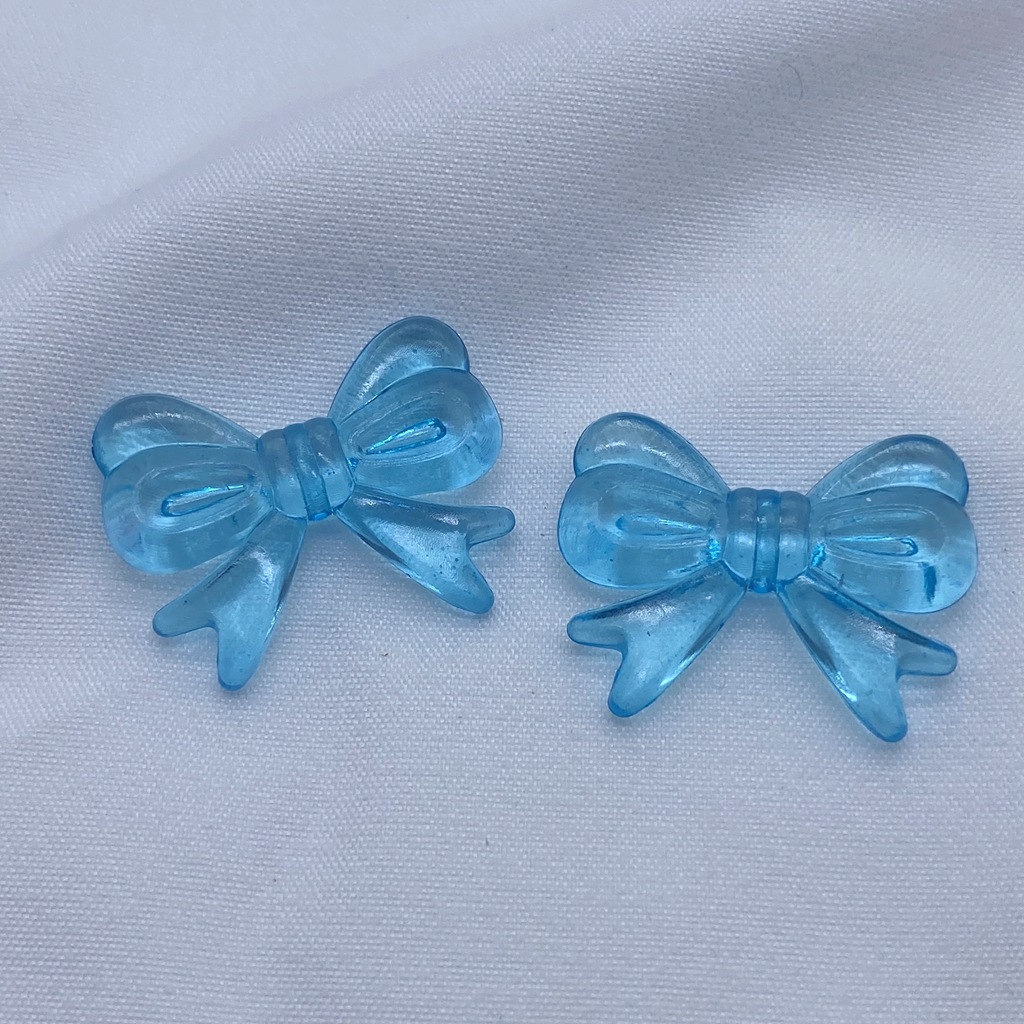 3:Transparent lake blue