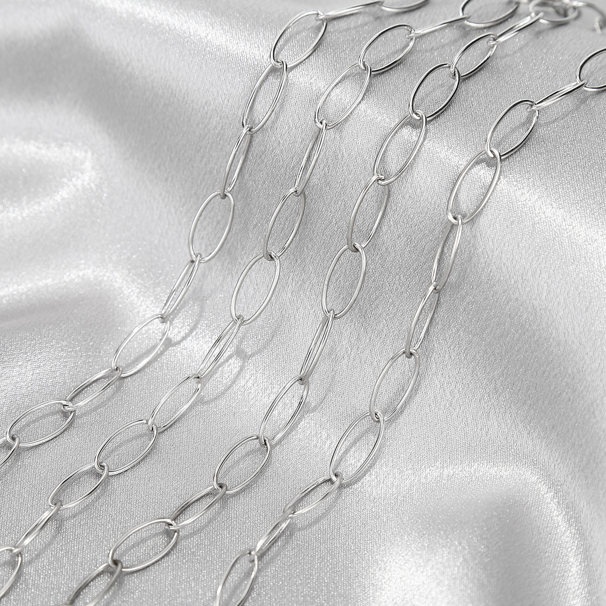 2:Steel color oval chain 7*15