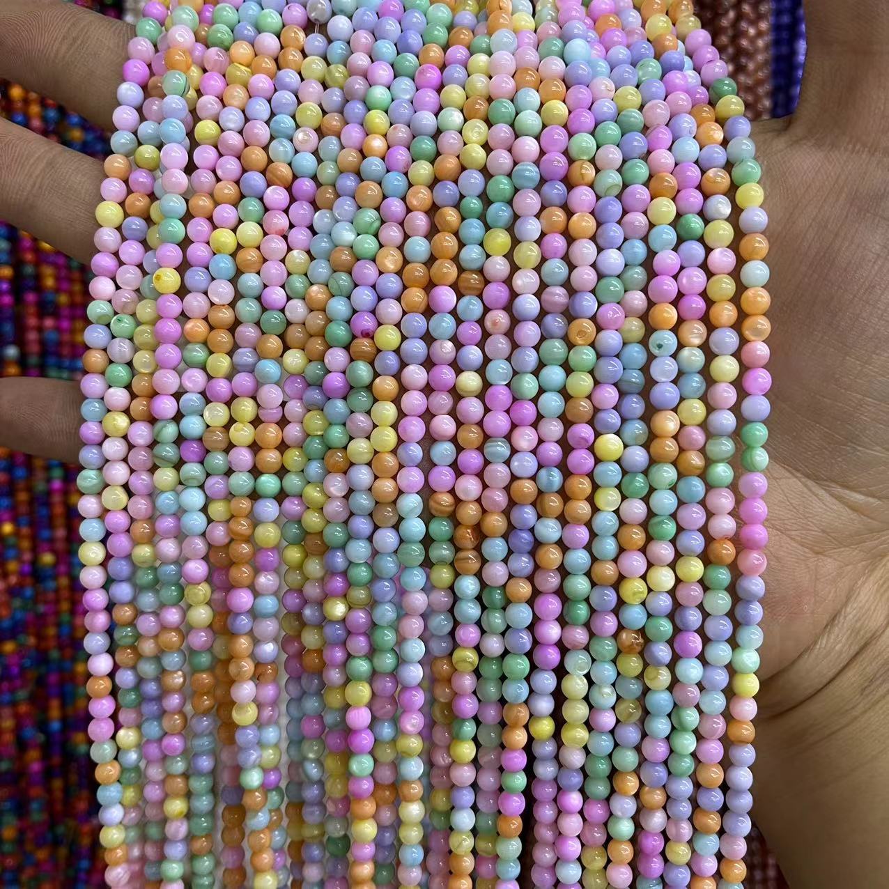 1:3mm round beads/about 120 pieces