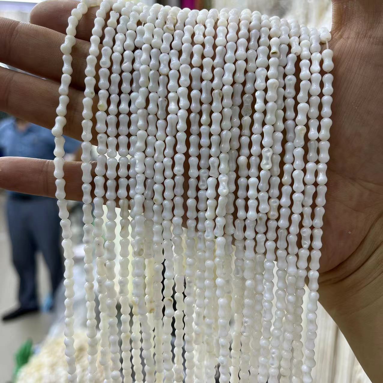 White 4*7mm/ about 64 pieces