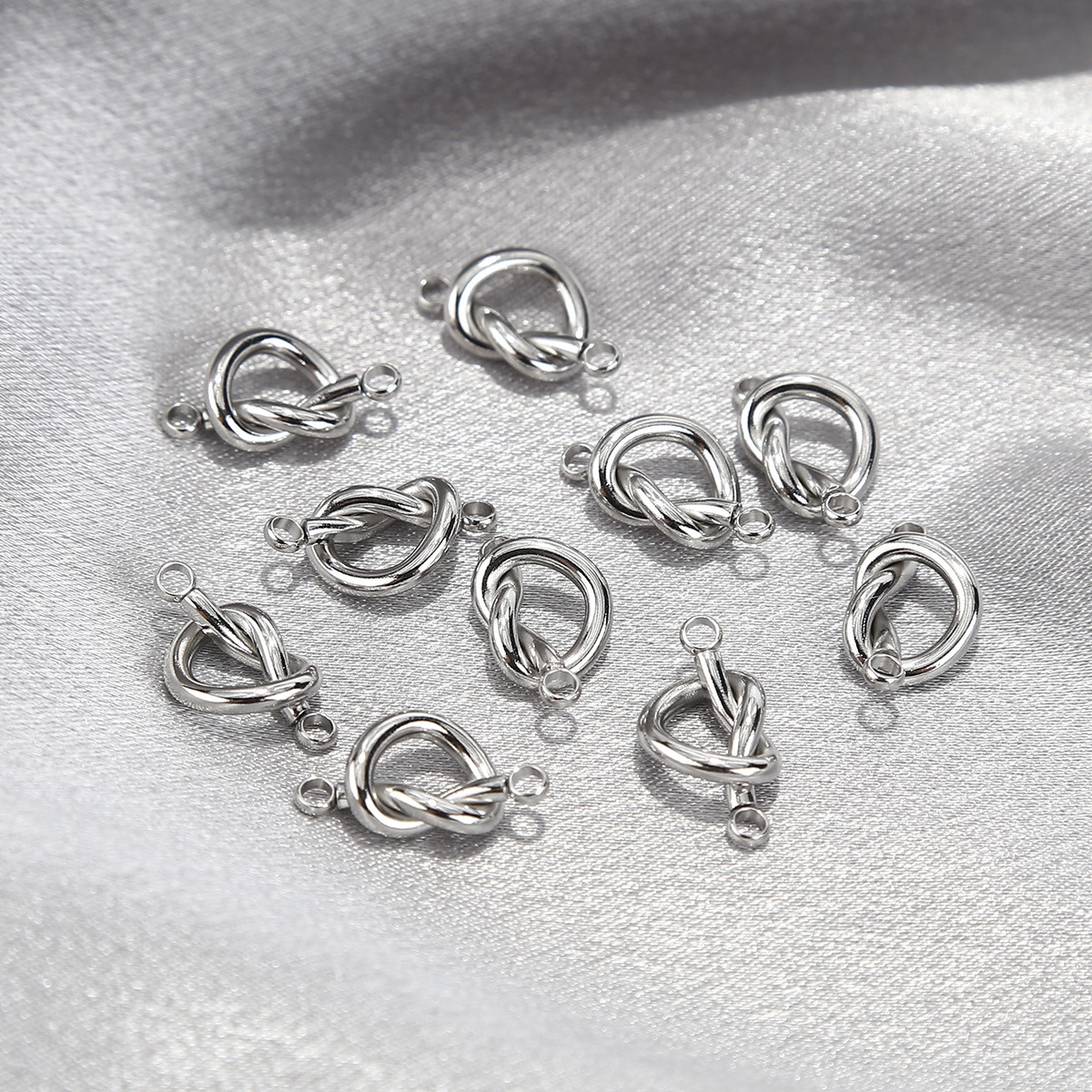 2:Steel color connector