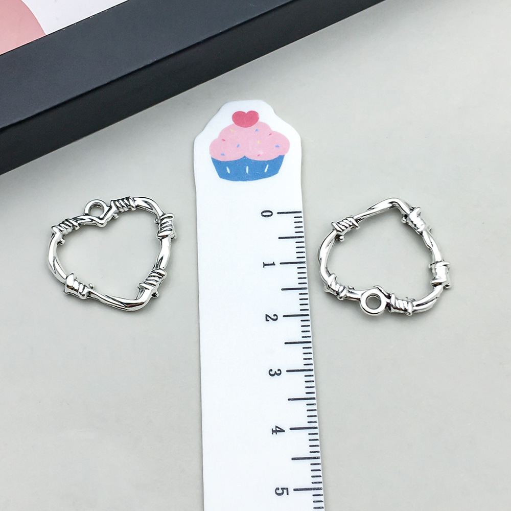 7:1 antique silver hollow thorn heart 24*24mm-1.7g-18633