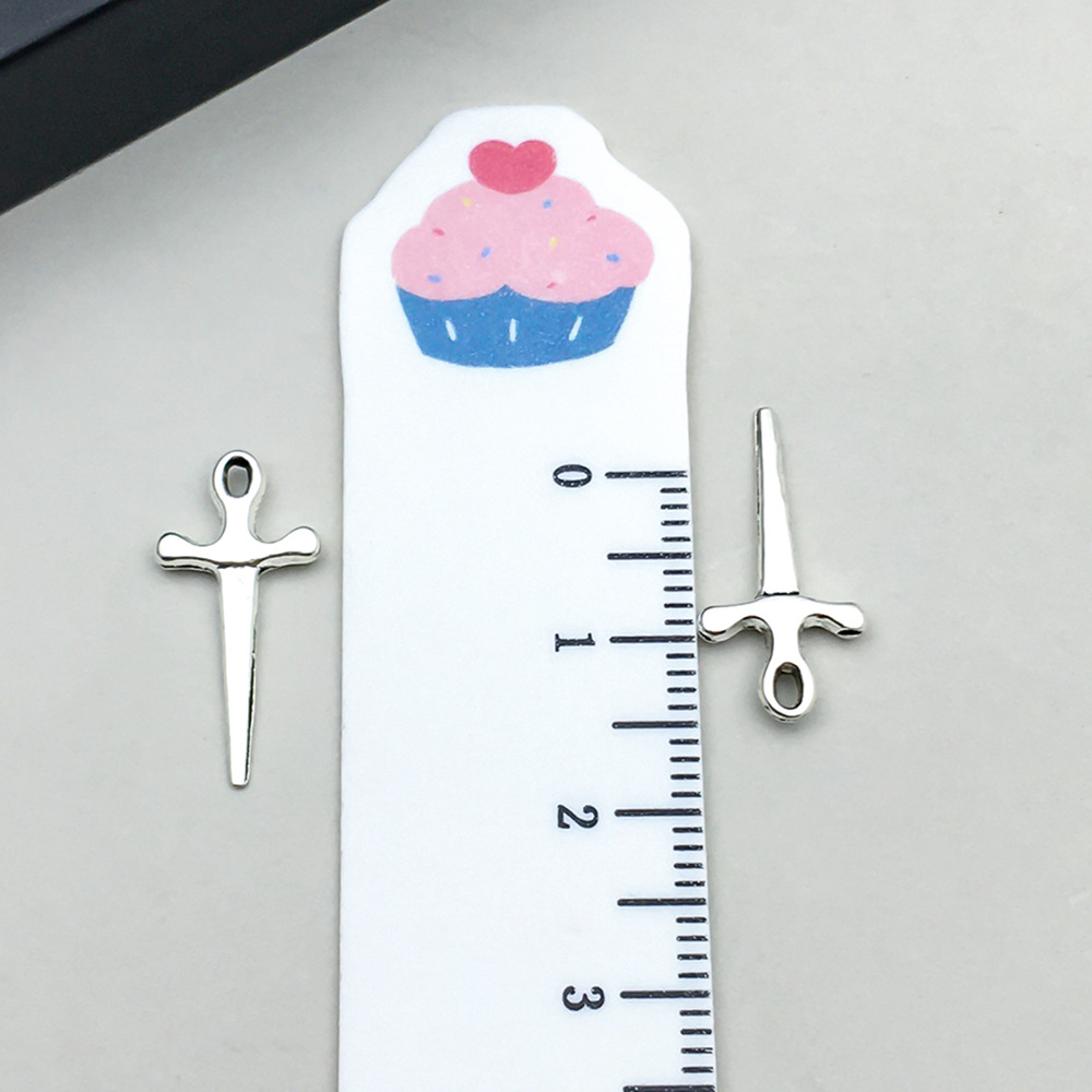 8:1 antique silver cross small sword 20*10mm-0.4g-19245