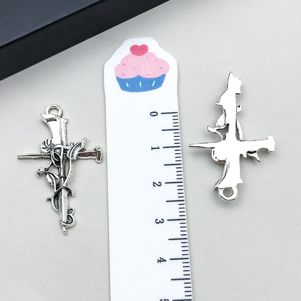 11:1 antique silver thorn rose cross 37*22mm-2.3g-19257