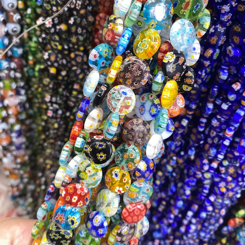 1:About 31 pieces of mixed colors