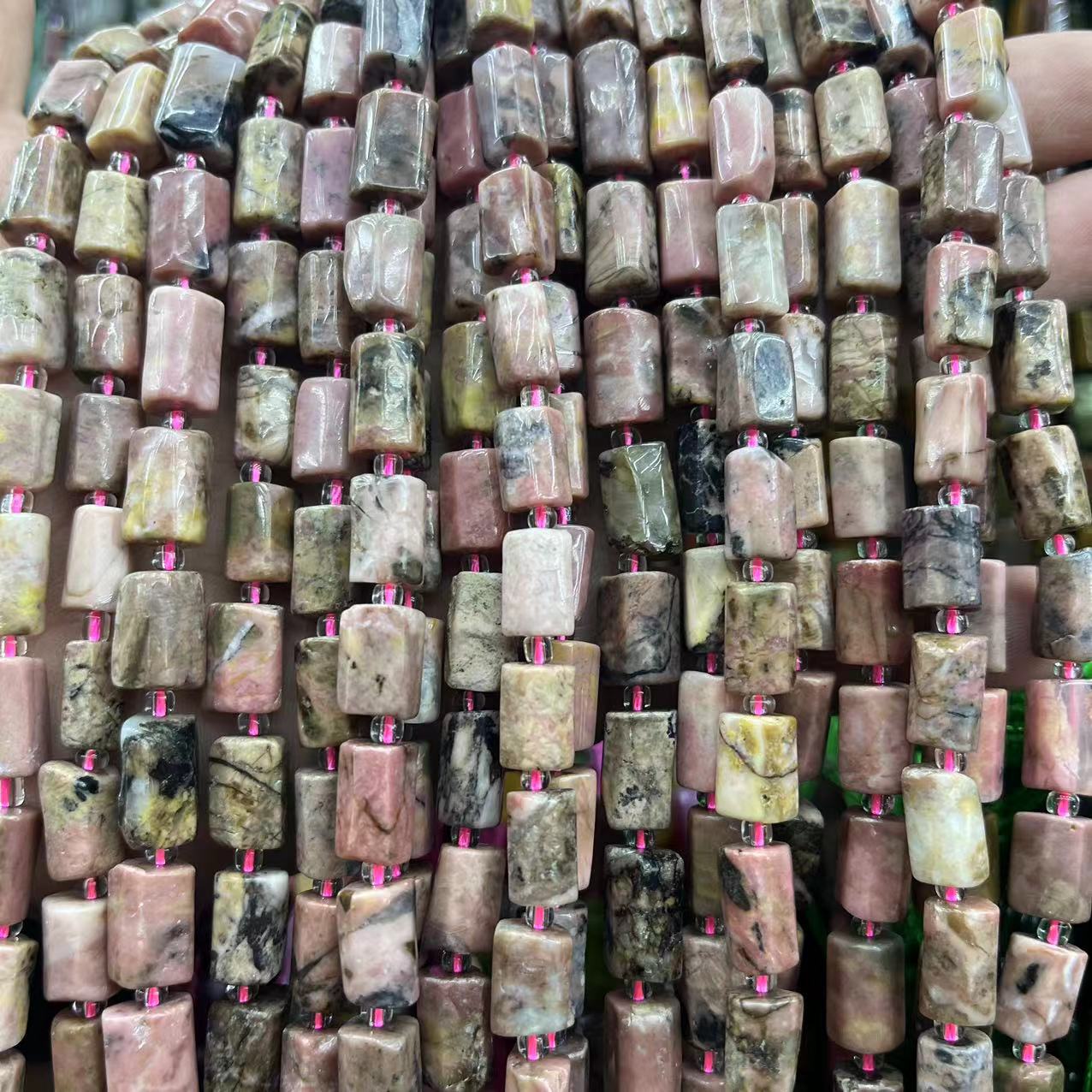 11:Black line red lines