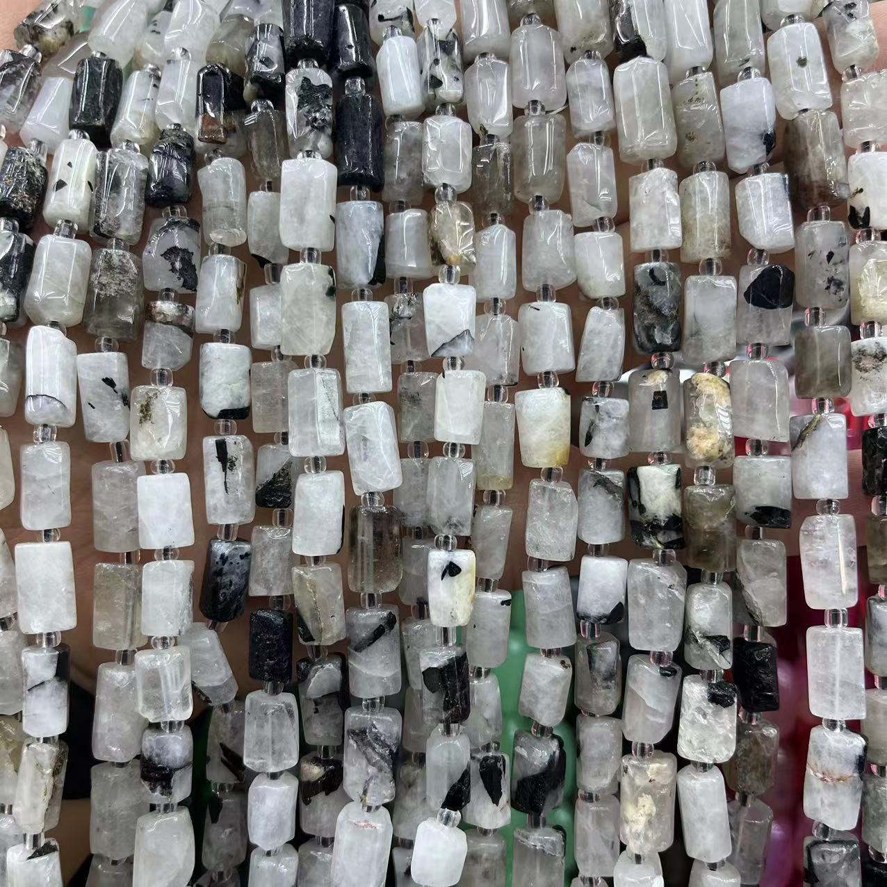 21:Black pointed crystal