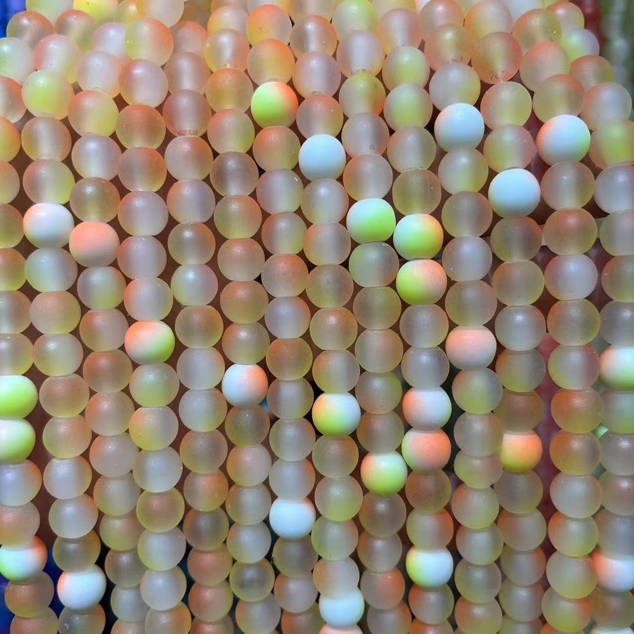 8:Orange green white