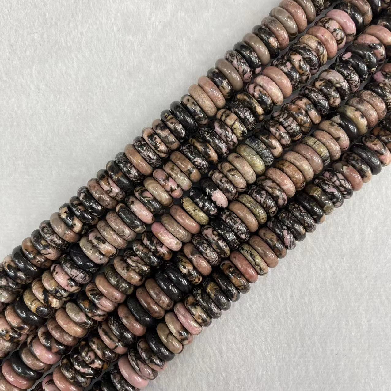 24:Black line red lines