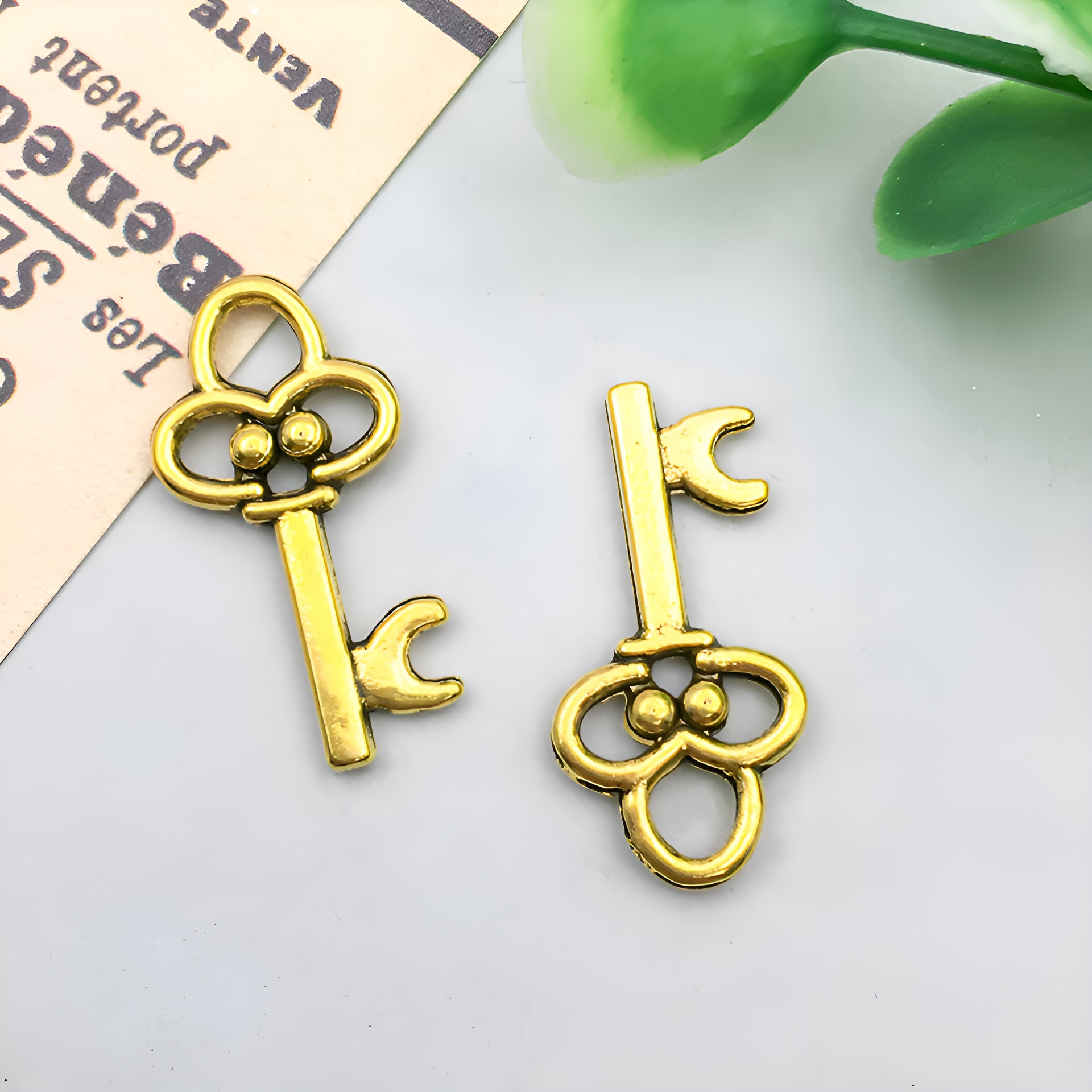 1 ancient gold key 15x10mm-0.5g-11374
