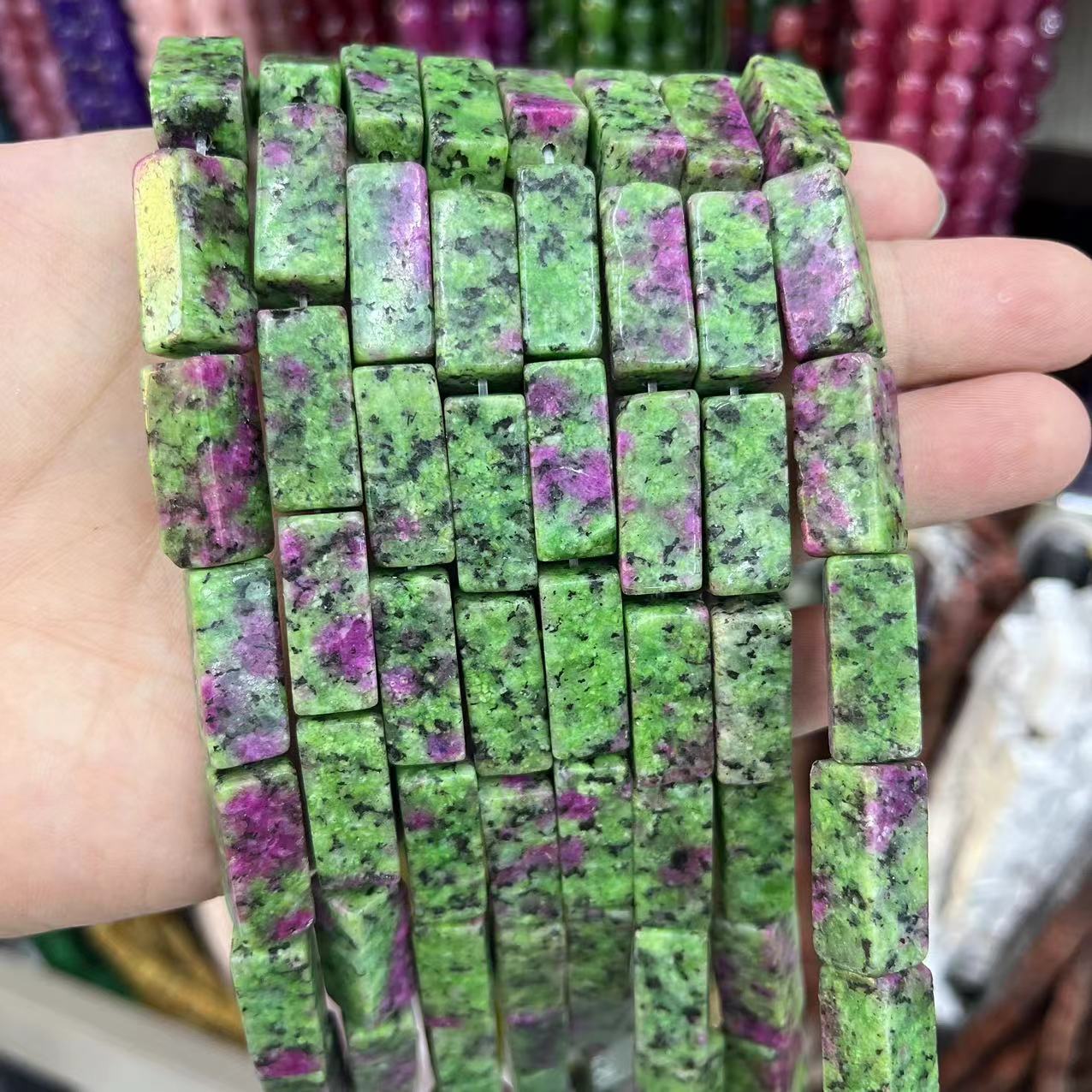 19:Red and green treasure