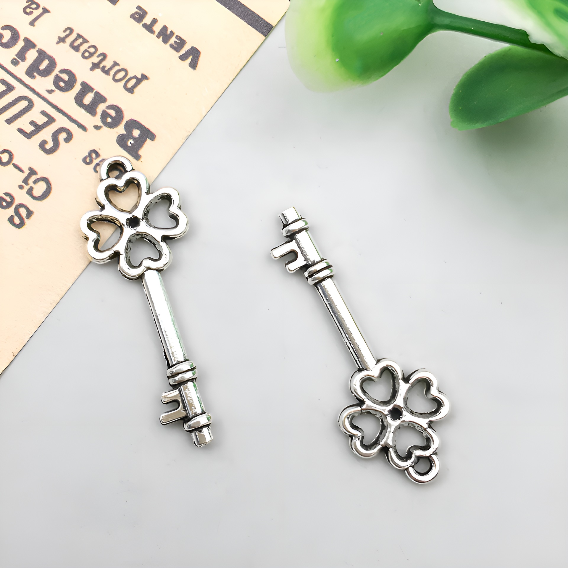 16:1 antique silver key 8x25mm-0.4g-11245