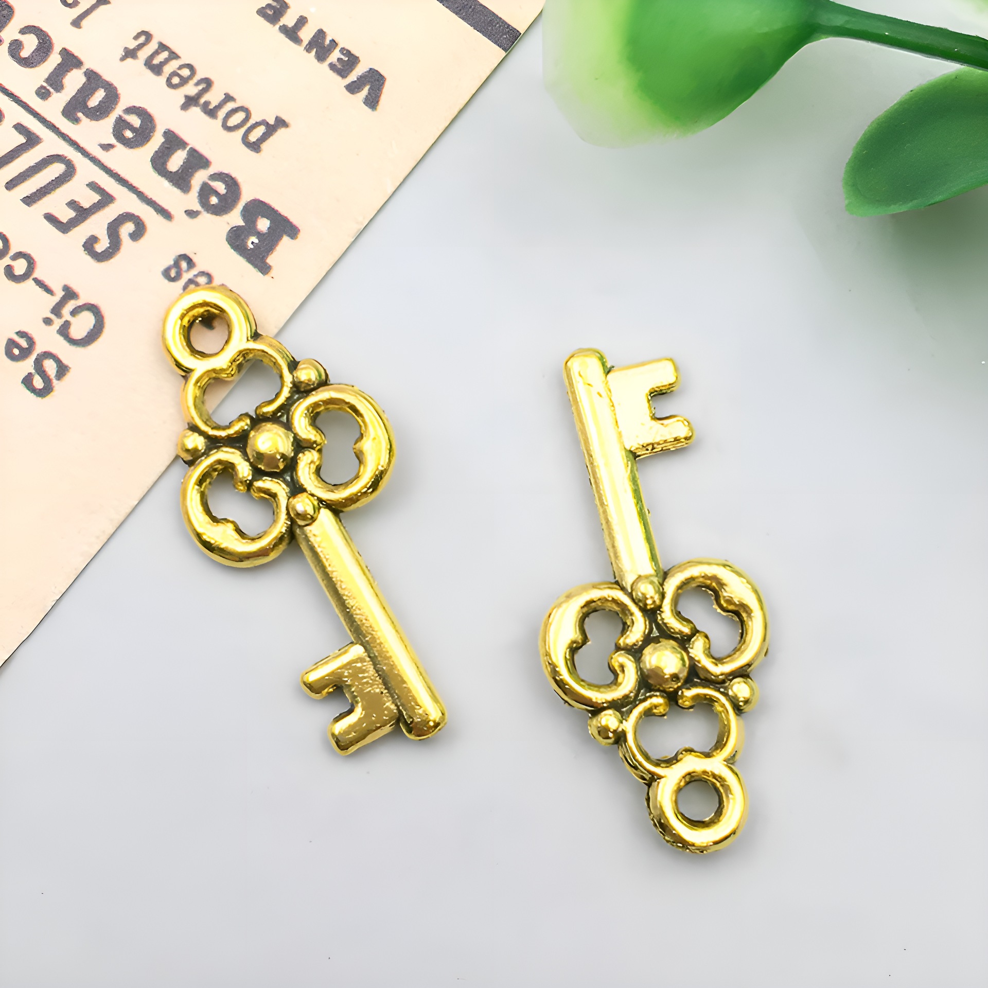 27:1 antique gold key 23x8mm-0.8g-11117
