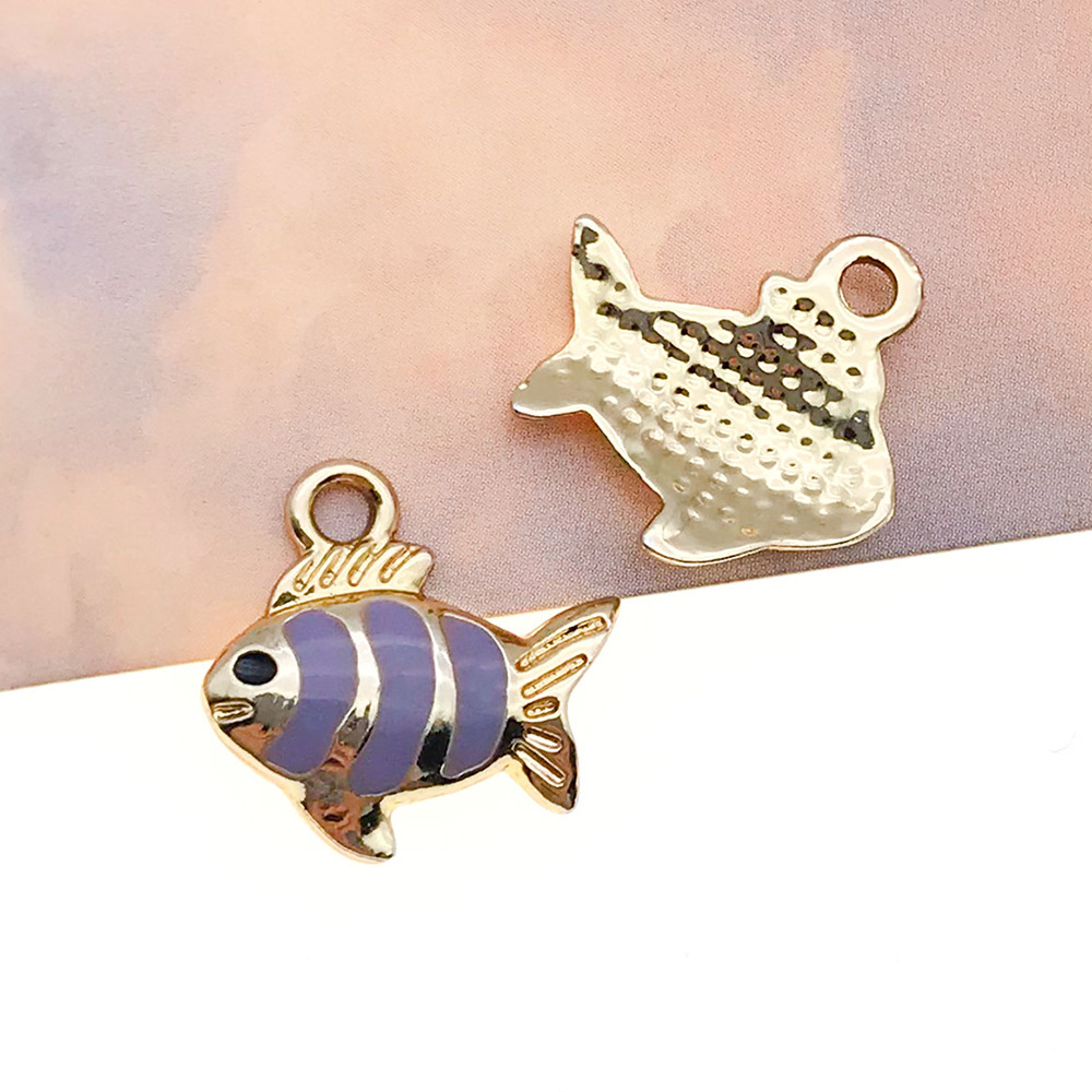 1 small purple fish 16x15mm-1g-17998