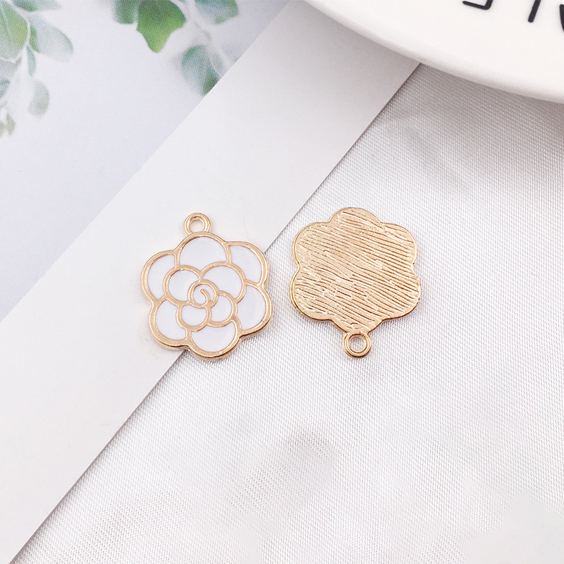 white flower 17x20mm-2g-12091