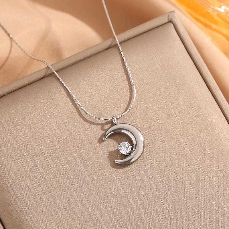 2:X790 Crescent Diamond necklace steel color
