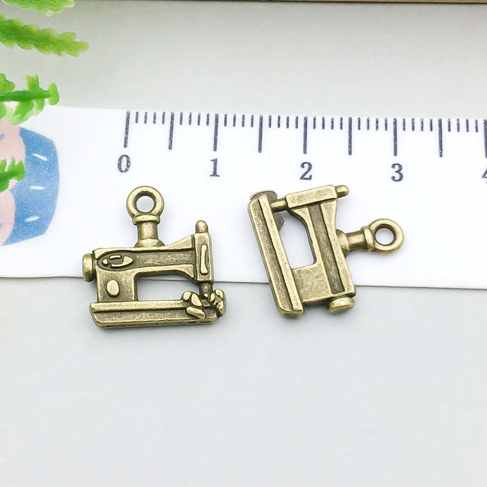 1 antique bronze sewing machine 15*16mm-1.1g-20272