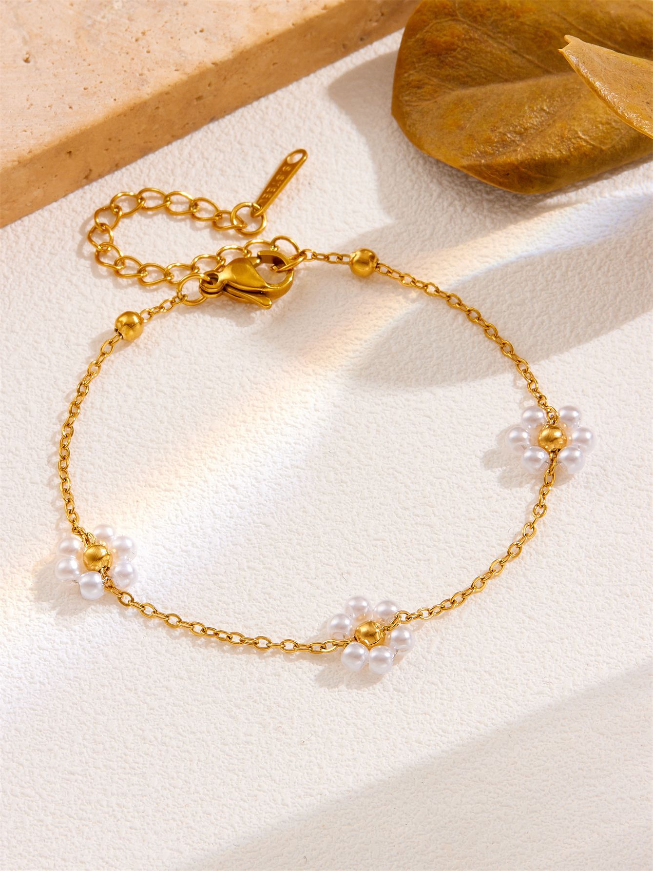 2:S538 three flower bracelet