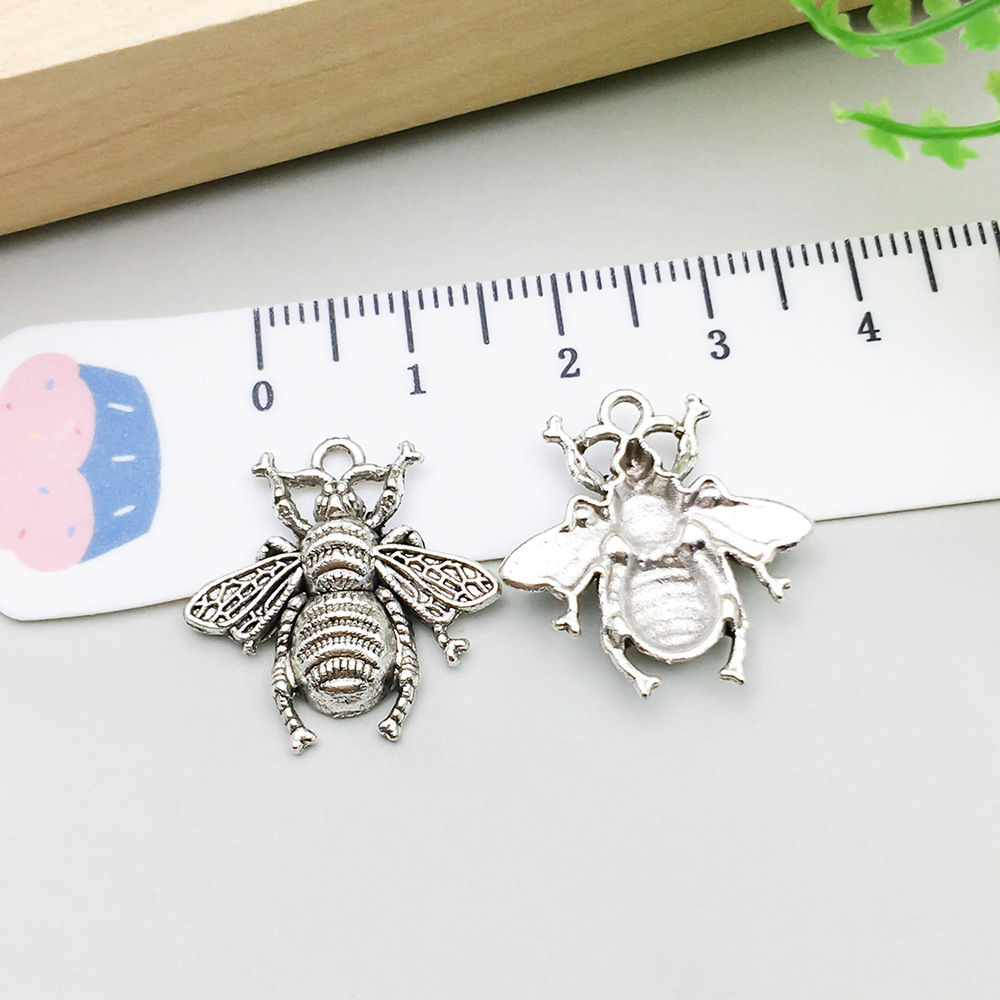 1 antique silver bee 20*20mm-1.2g-9187