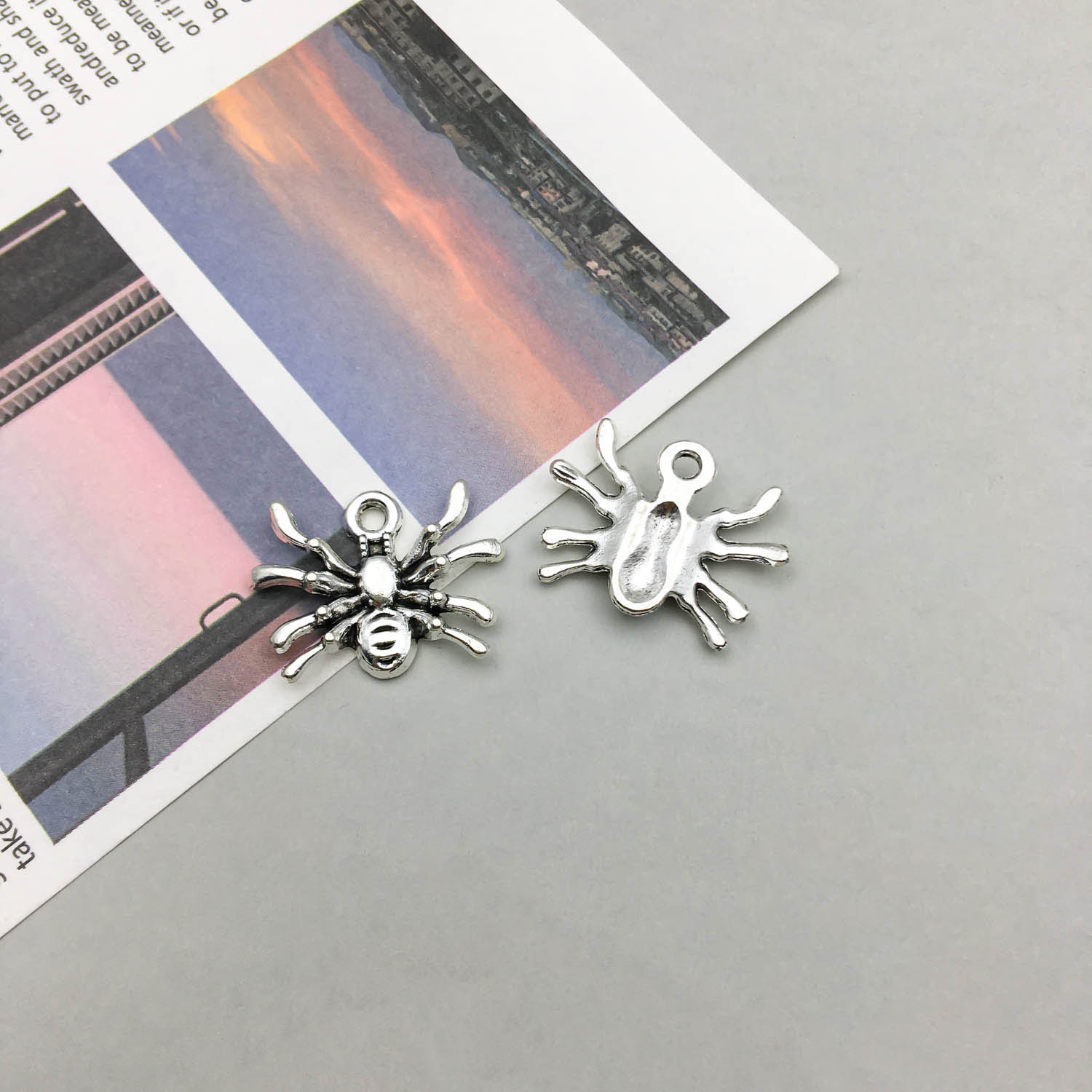 1 Ancient Silver Spider 15*18mm-0.8g-3582