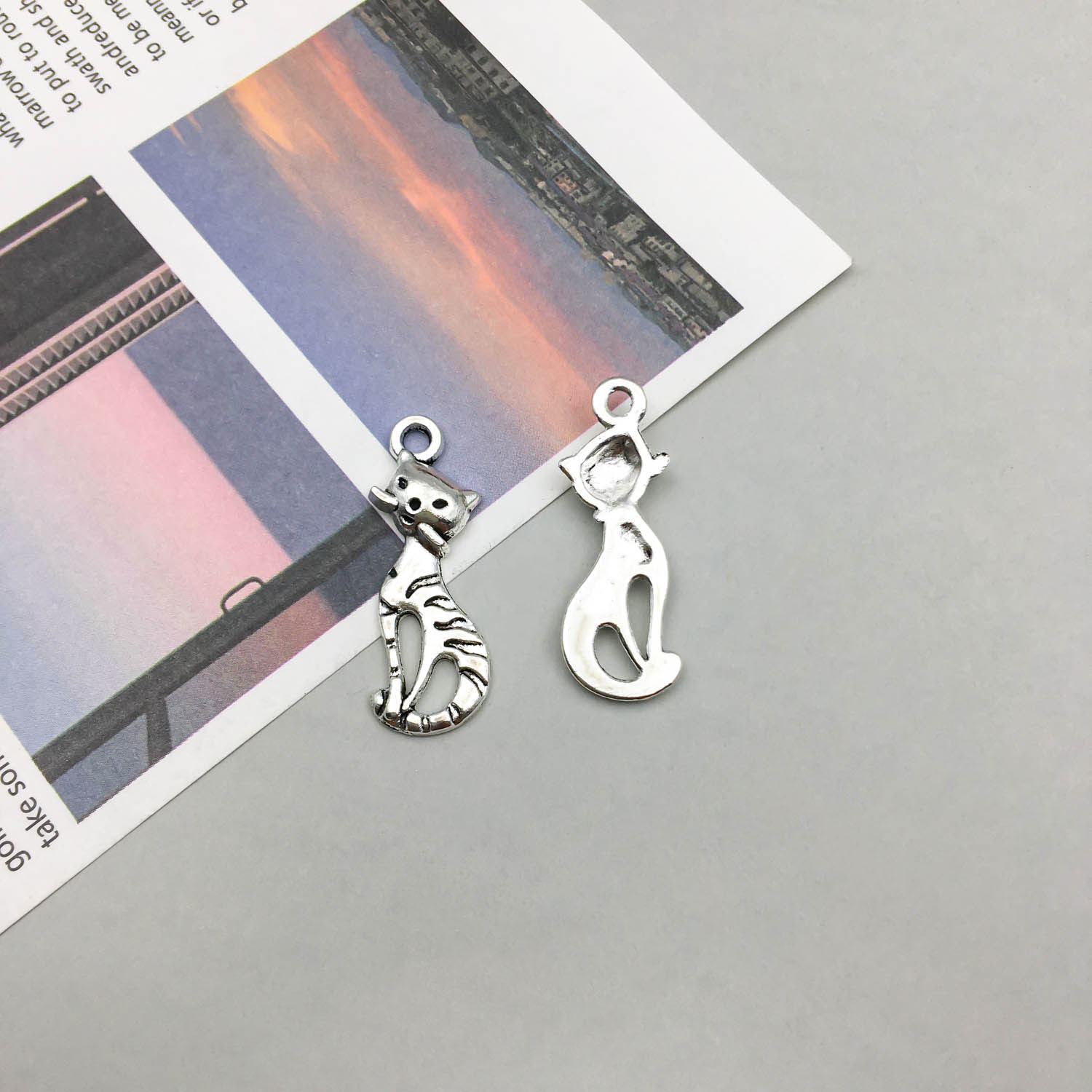 1 Ancient silver cat 9*25mm-0.8g-3774