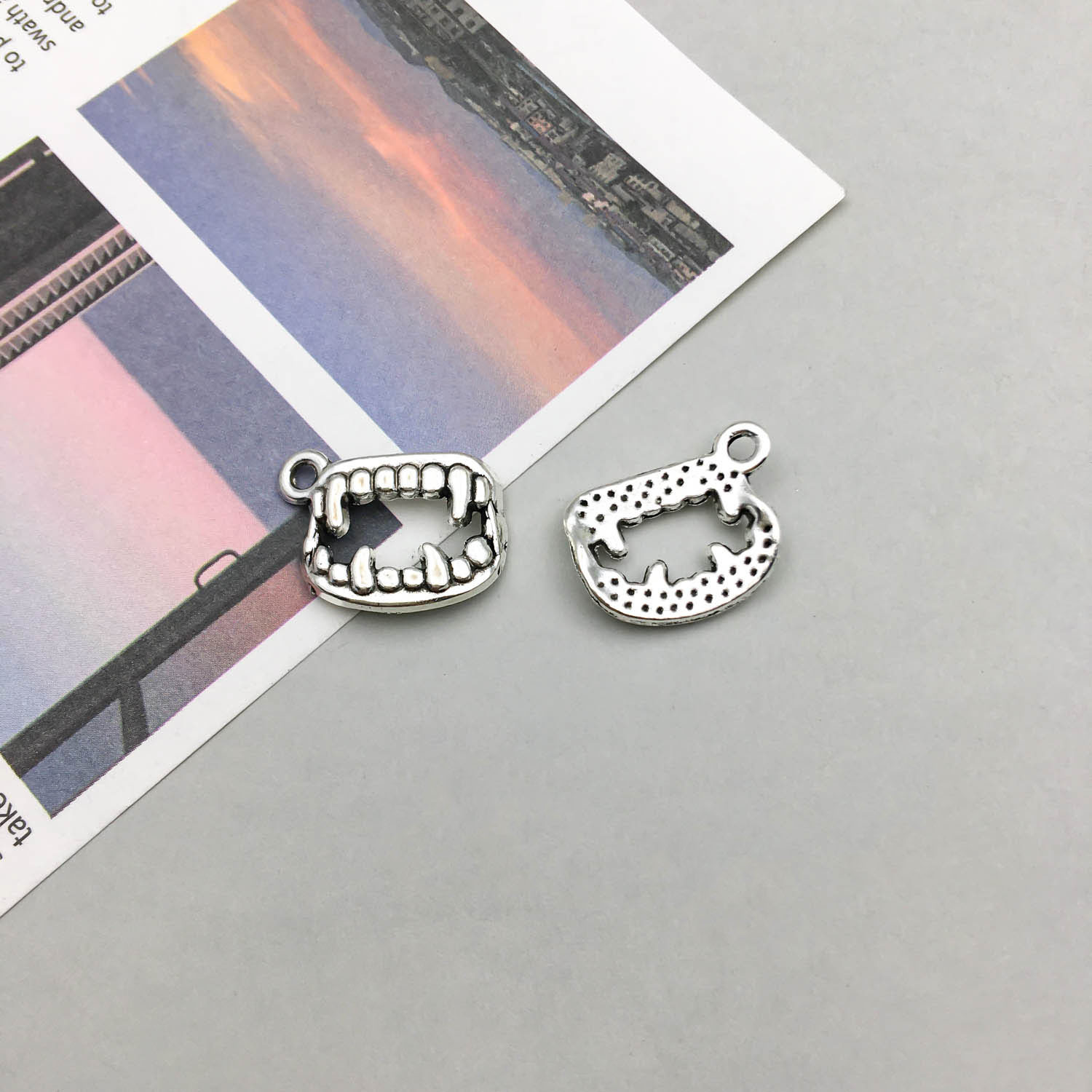 1 Ancient silver teeth 14*17mm-1.1g-5321