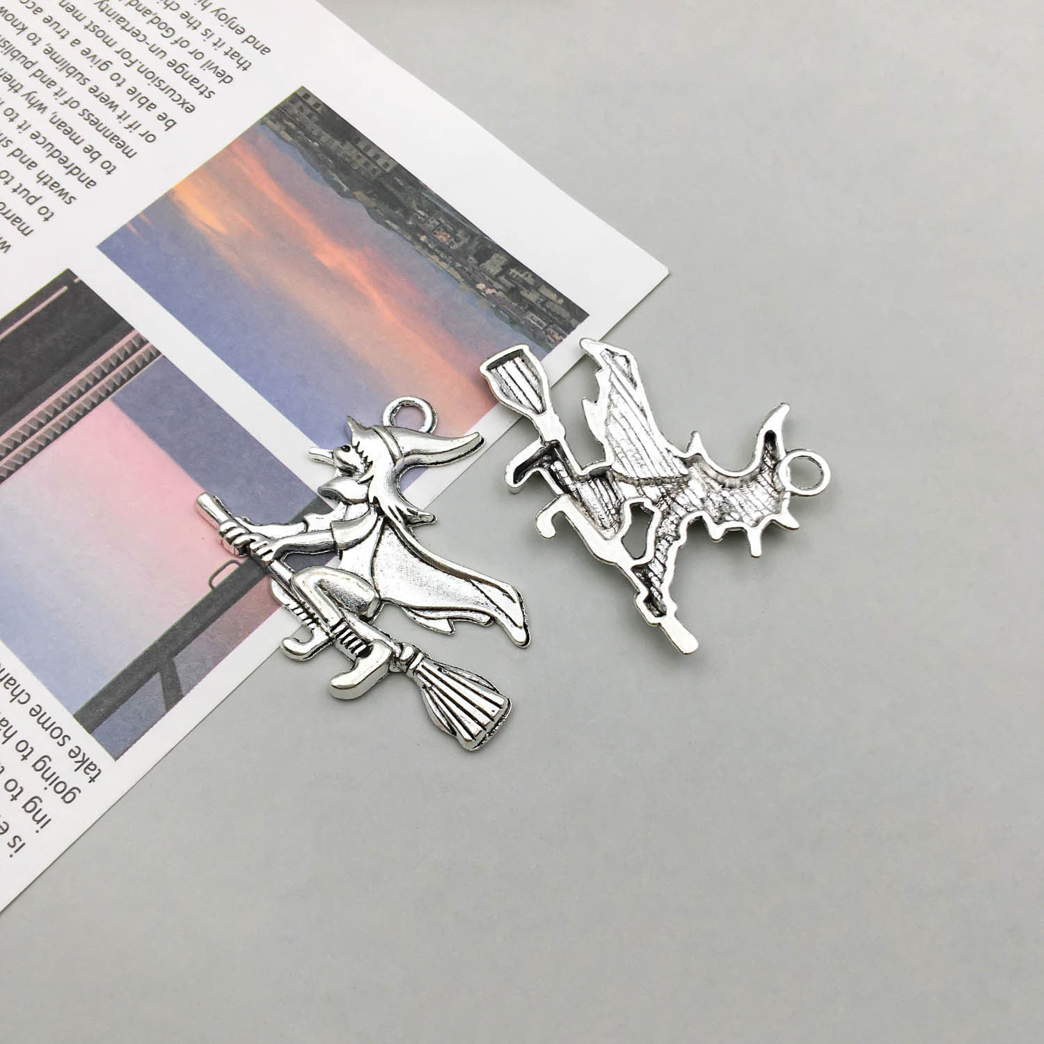 1 Ancient Silver Wizard 32*38mm-3.4g-7688