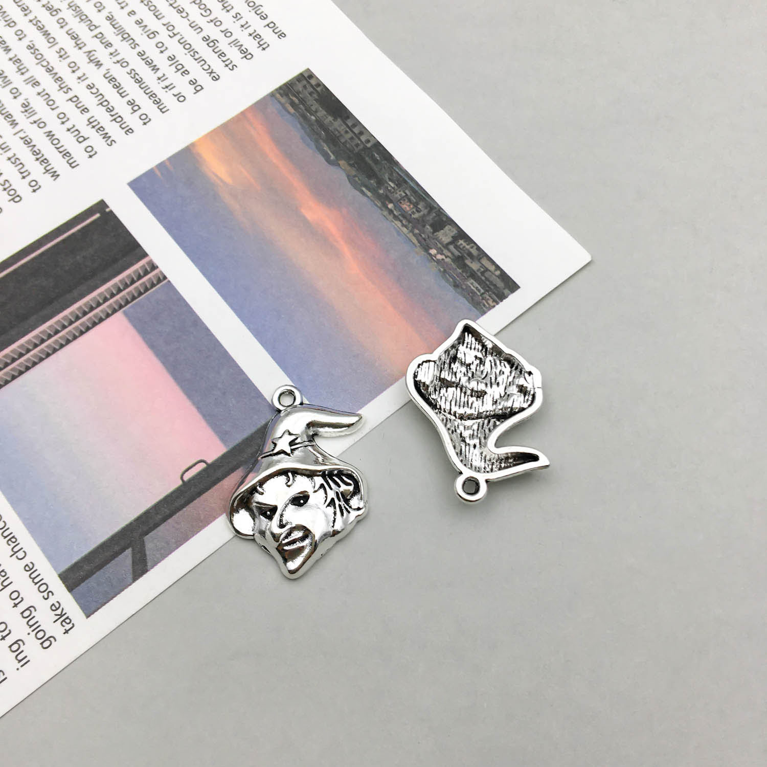 1 Ancient silver wizard hat 20*33mm-1.6g-10885