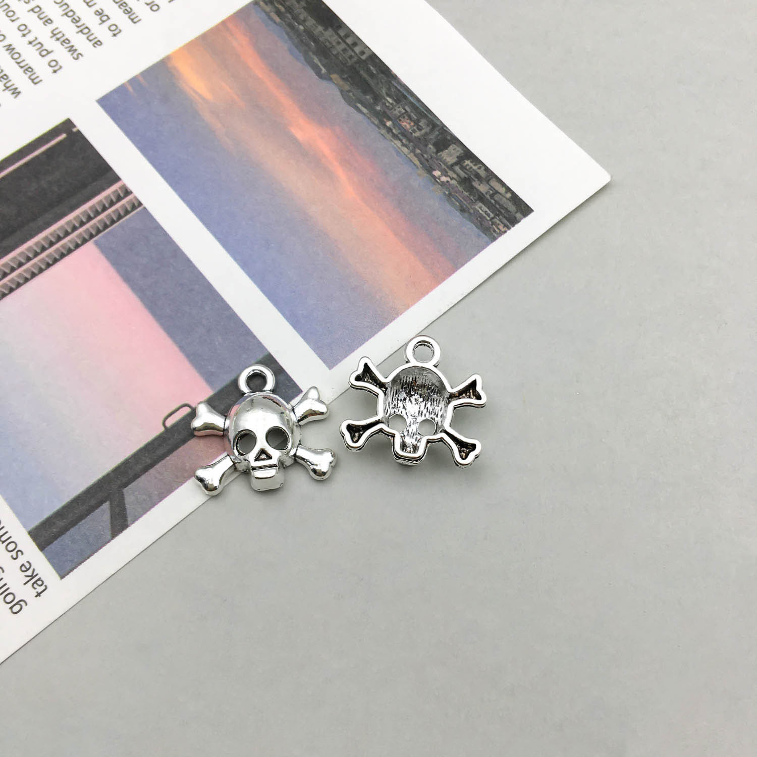 1 Ancient silver skull 15*10mm-0.8g-10888