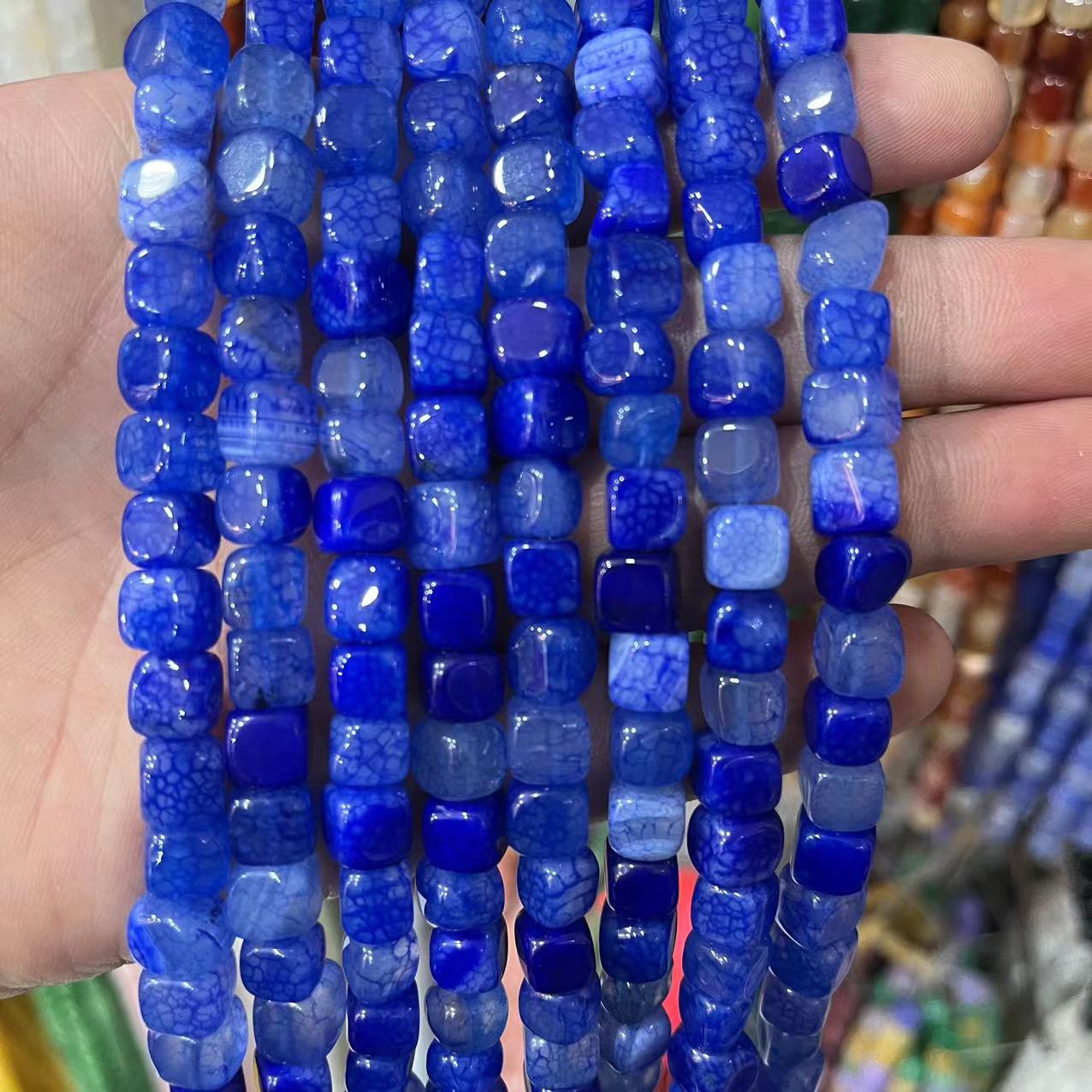 21:Dark blue cracked agate