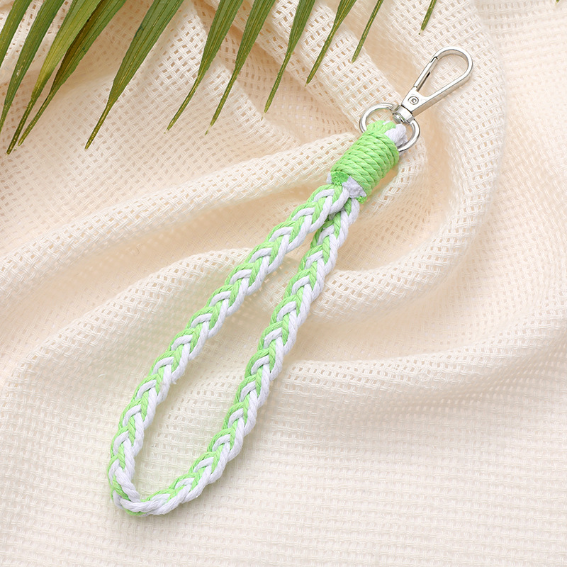 13:K2621 three-strand braid pendant green and white