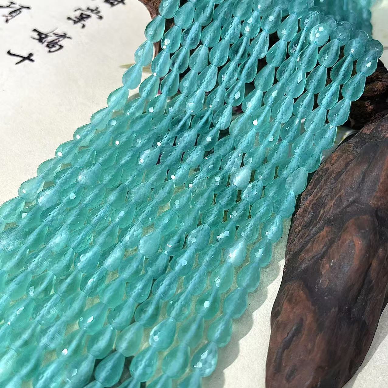 acid blue 4x6mm (about 60 pieces)